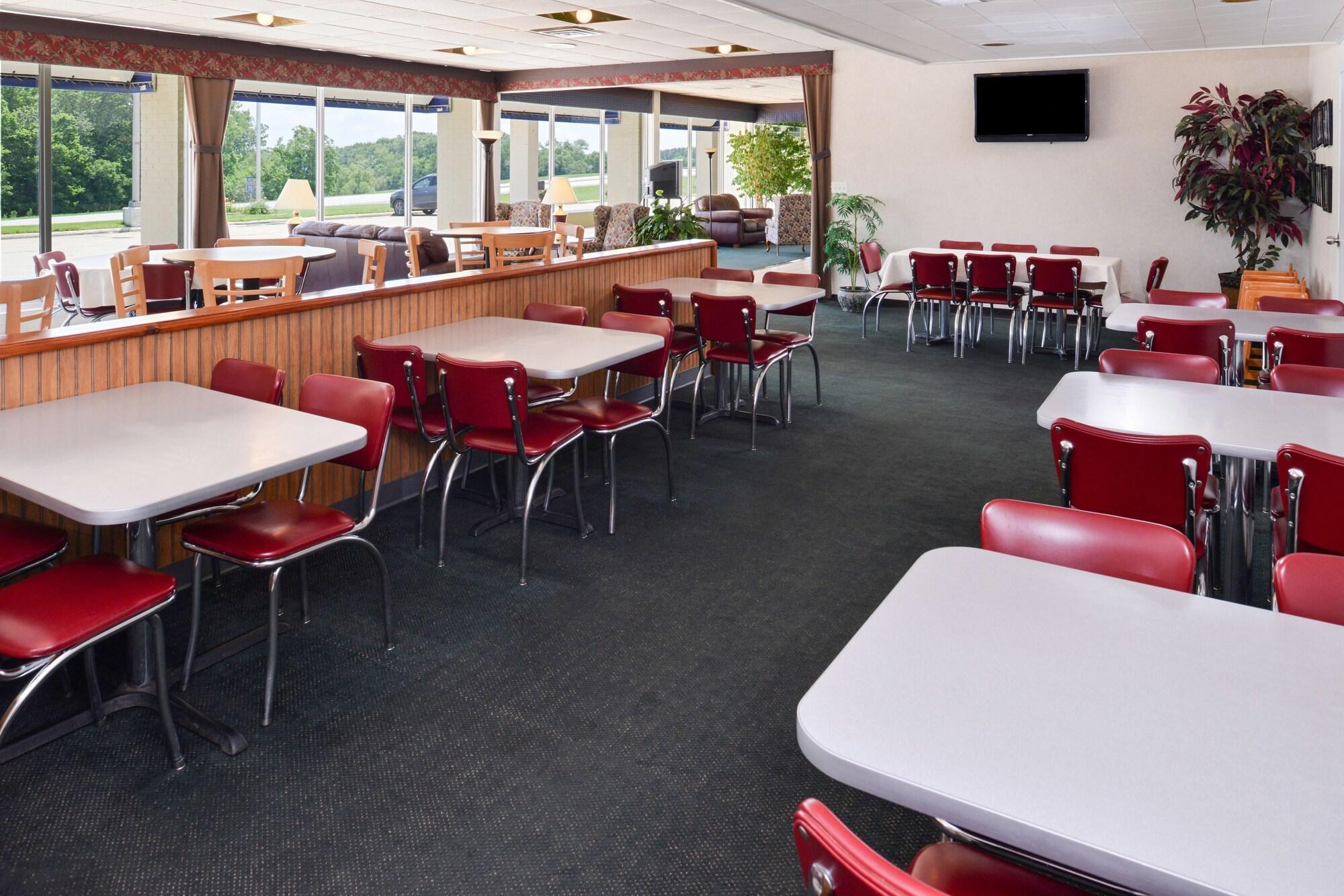 Quality Inn & Suites Vandalia Near I-70 And Hwy 51 외부 사진