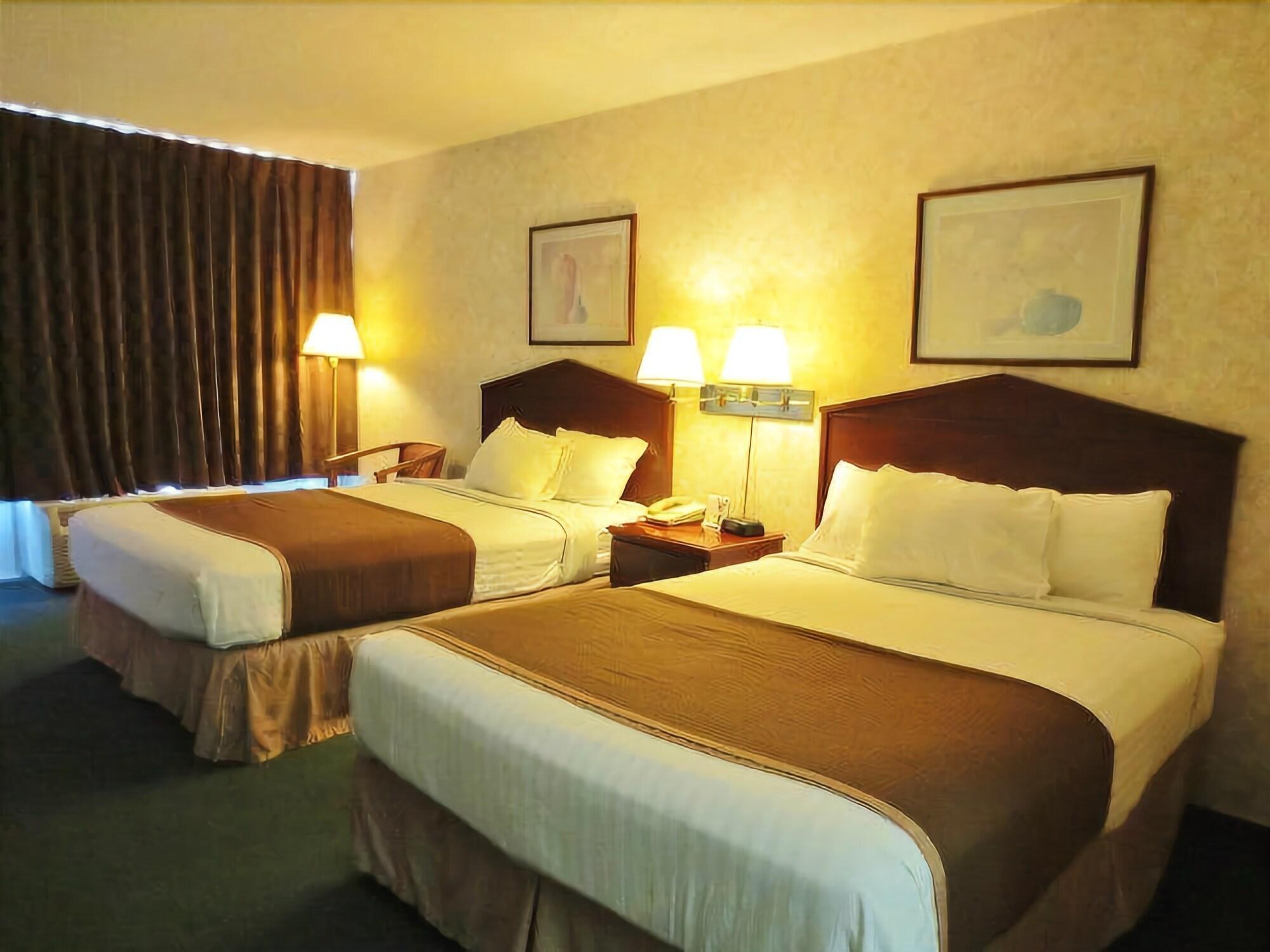 Quality Inn & Suites Vandalia Near I-70 And Hwy 51 외부 사진