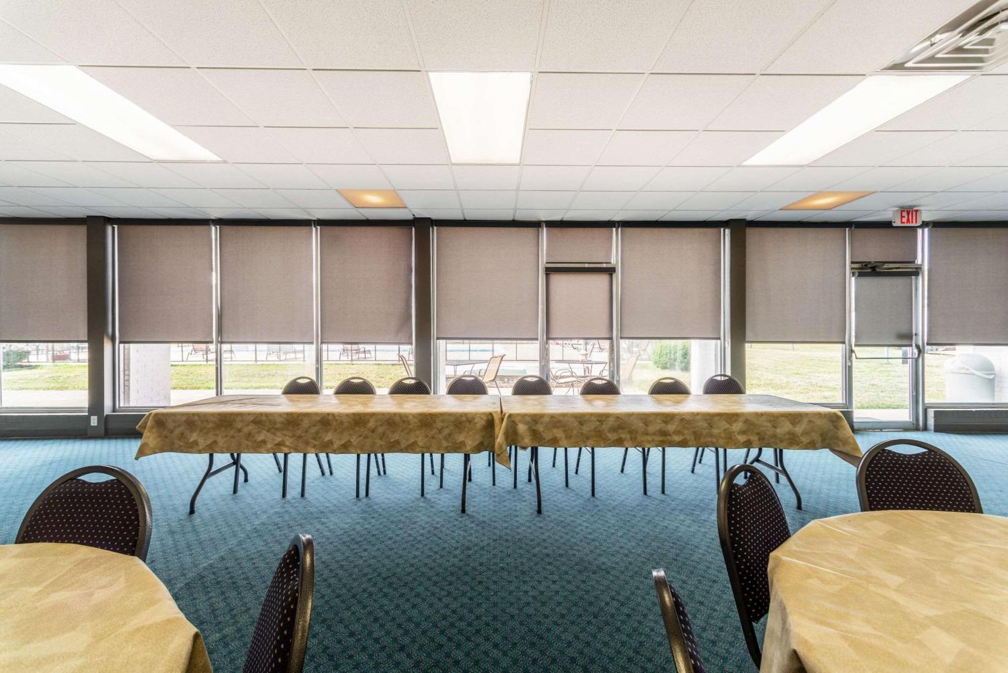 Quality Inn & Suites Vandalia Near I-70 And Hwy 51 외부 사진
