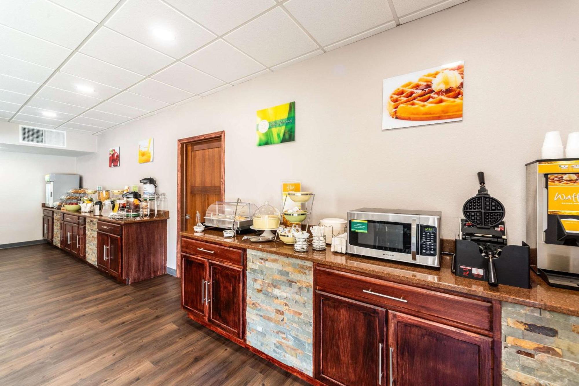 Quality Inn & Suites Vandalia Near I-70 And Hwy 51 외부 사진