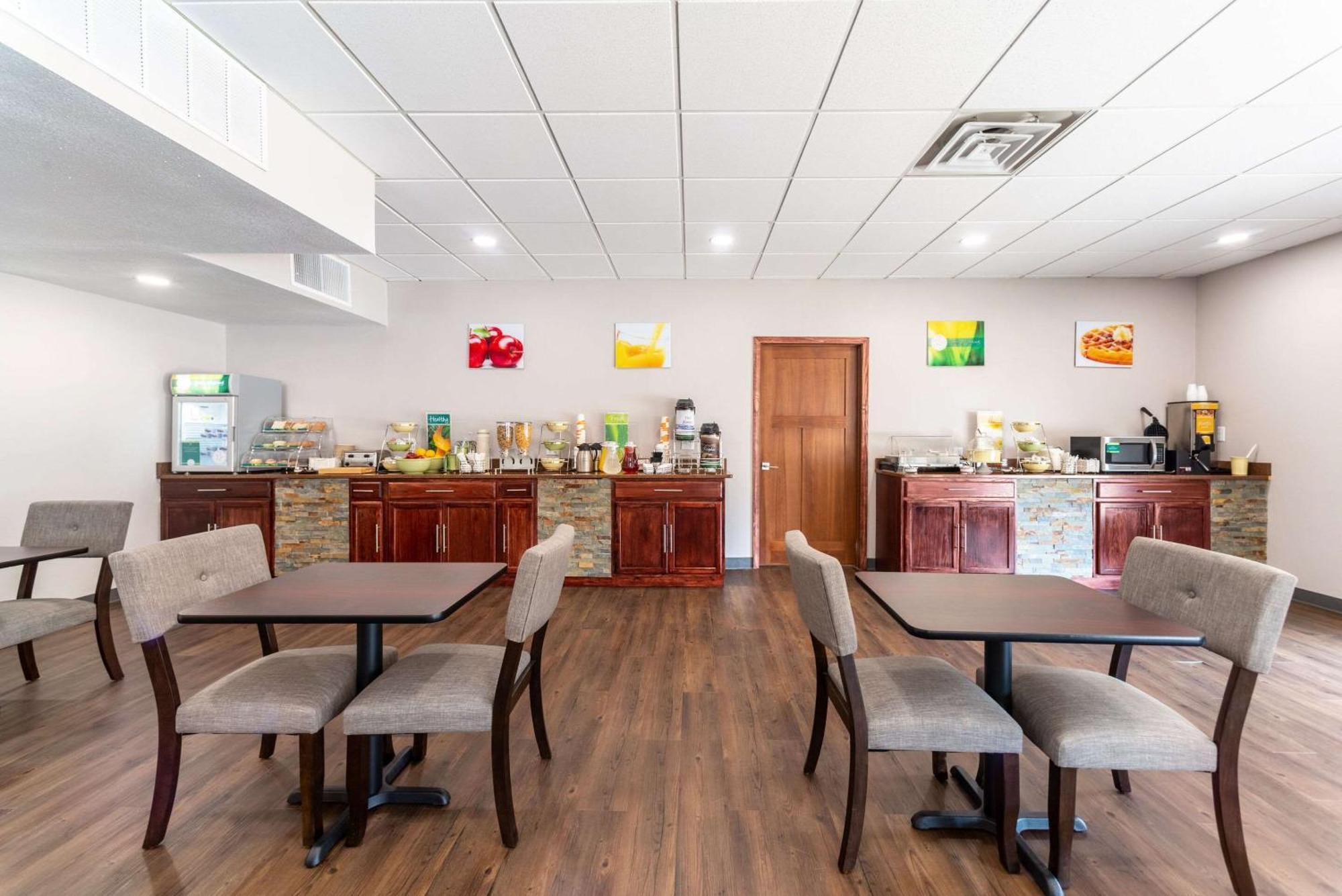 Quality Inn & Suites Vandalia Near I-70 And Hwy 51 외부 사진