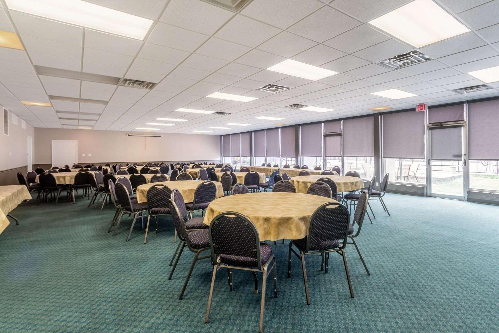 Quality Inn & Suites Vandalia Near I-70 And Hwy 51 외부 사진