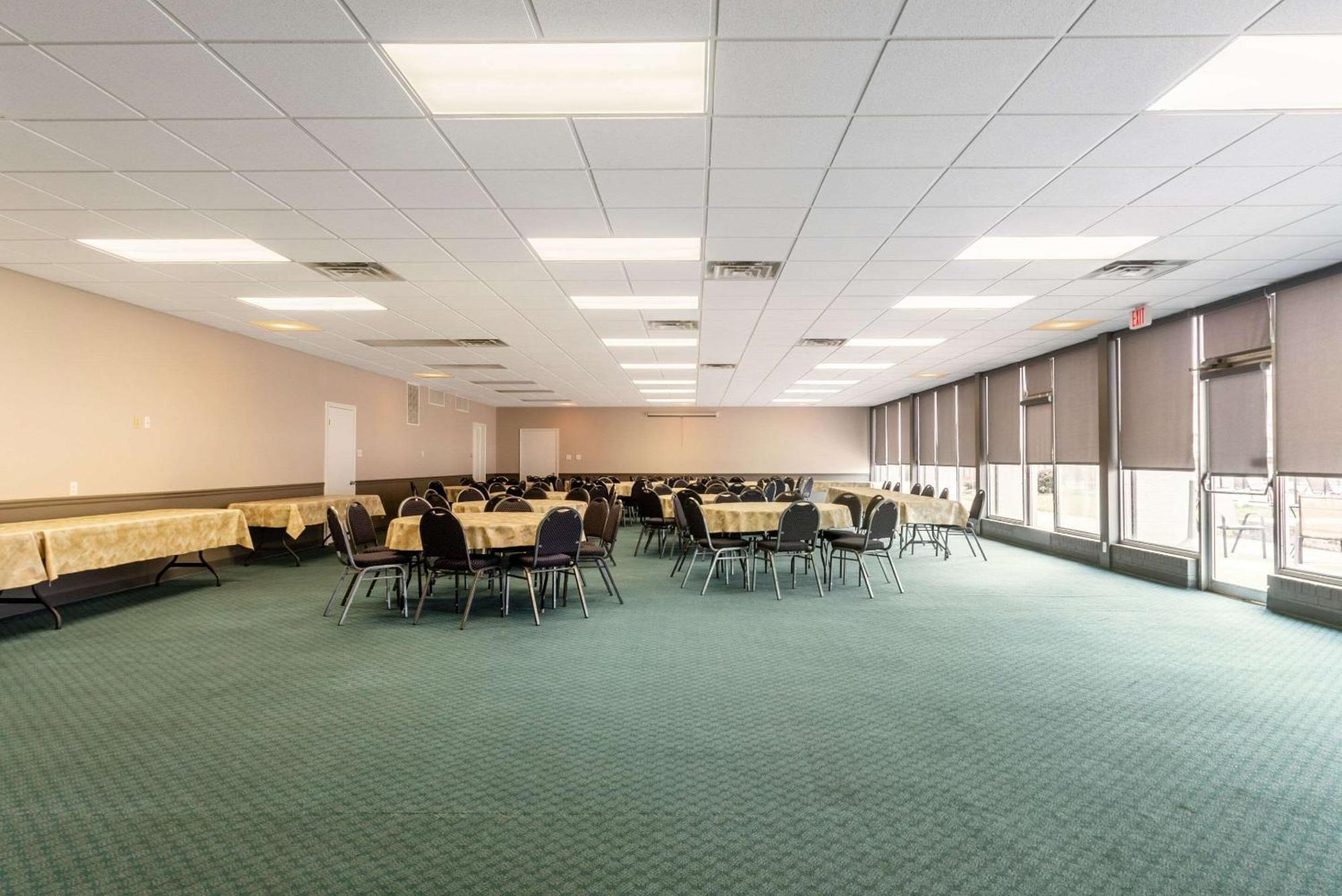 Quality Inn & Suites Vandalia Near I-70 And Hwy 51 외부 사진