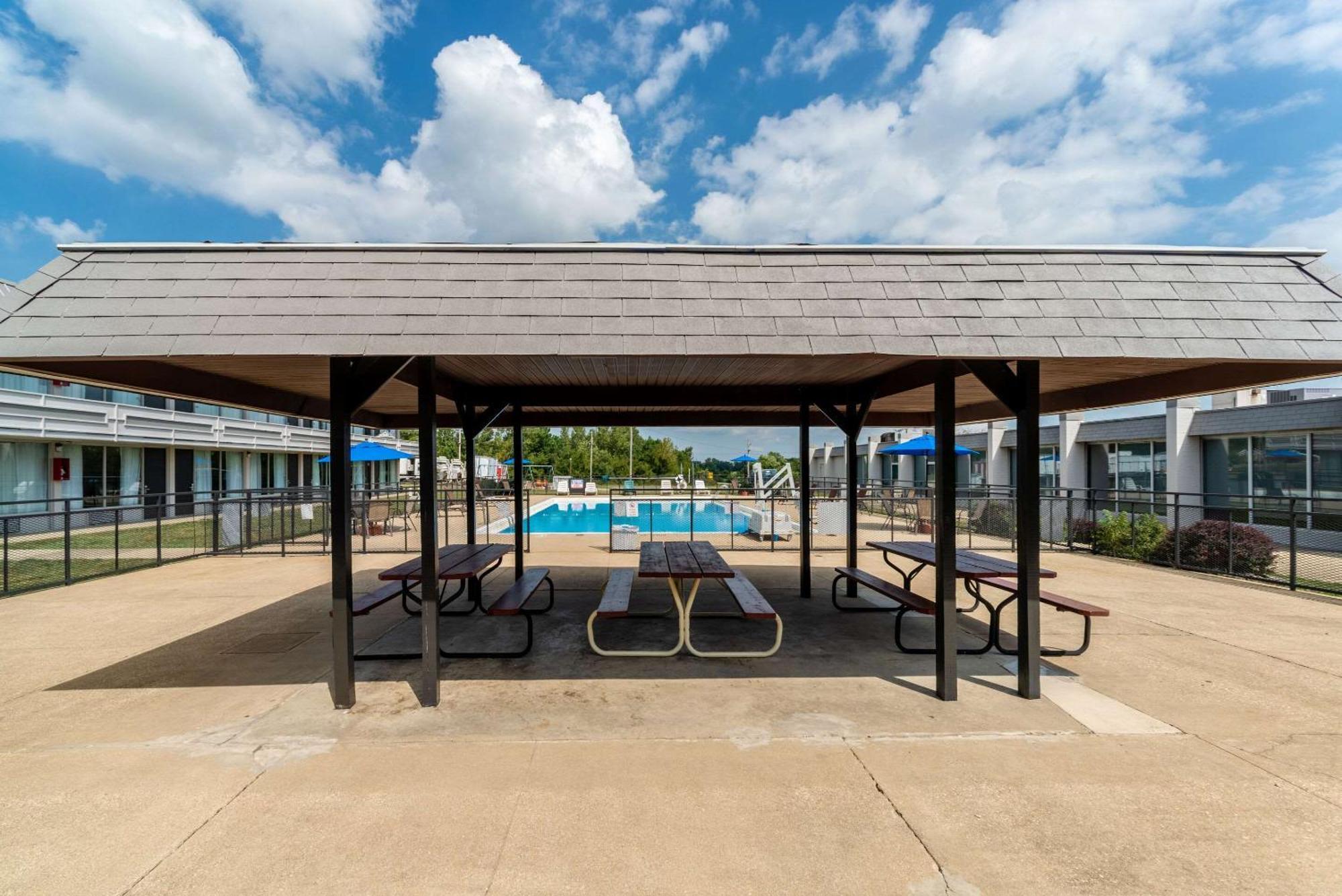 Quality Inn & Suites Vandalia Near I-70 And Hwy 51 외부 사진