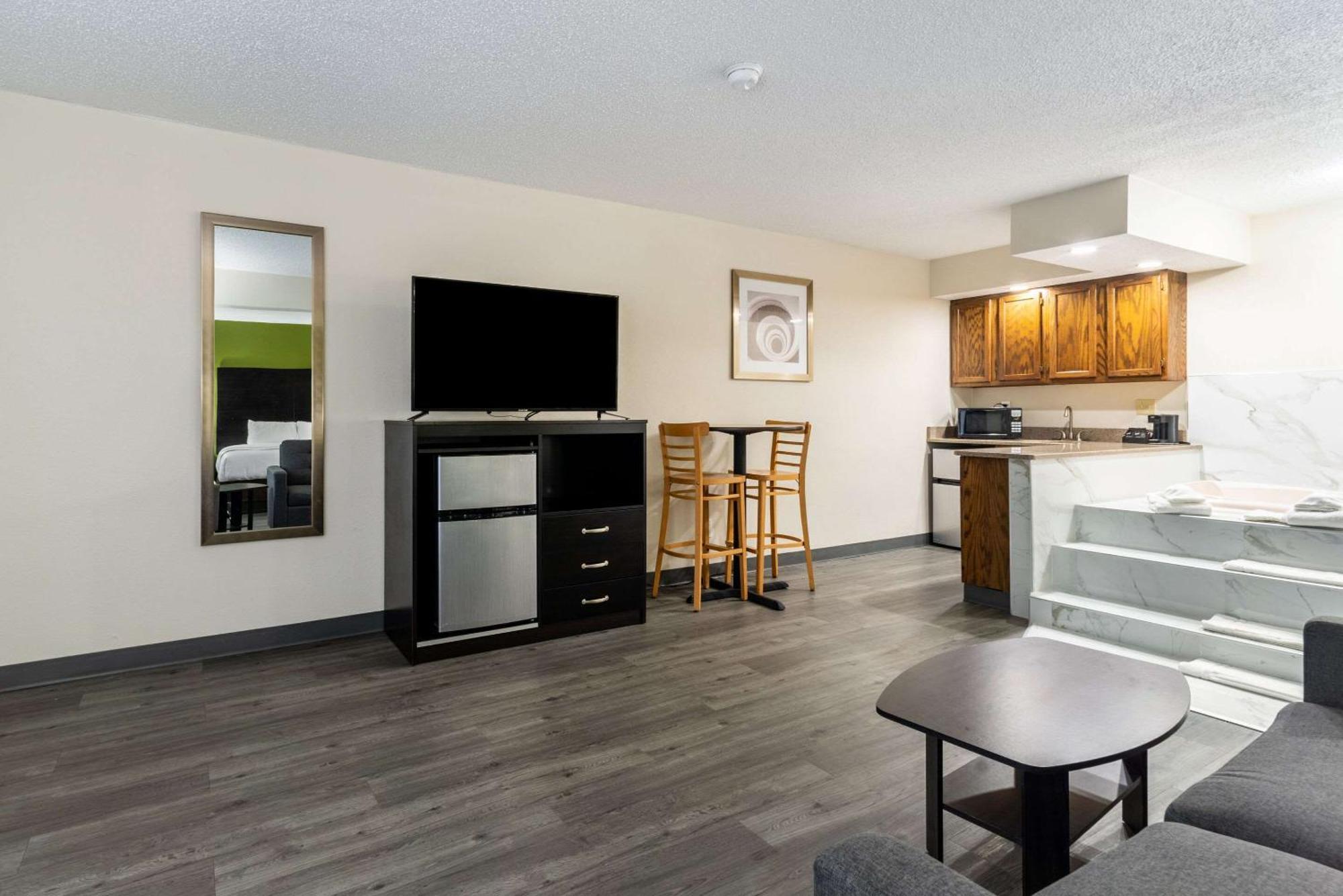 Quality Inn & Suites Vandalia Near I-70 And Hwy 51 외부 사진