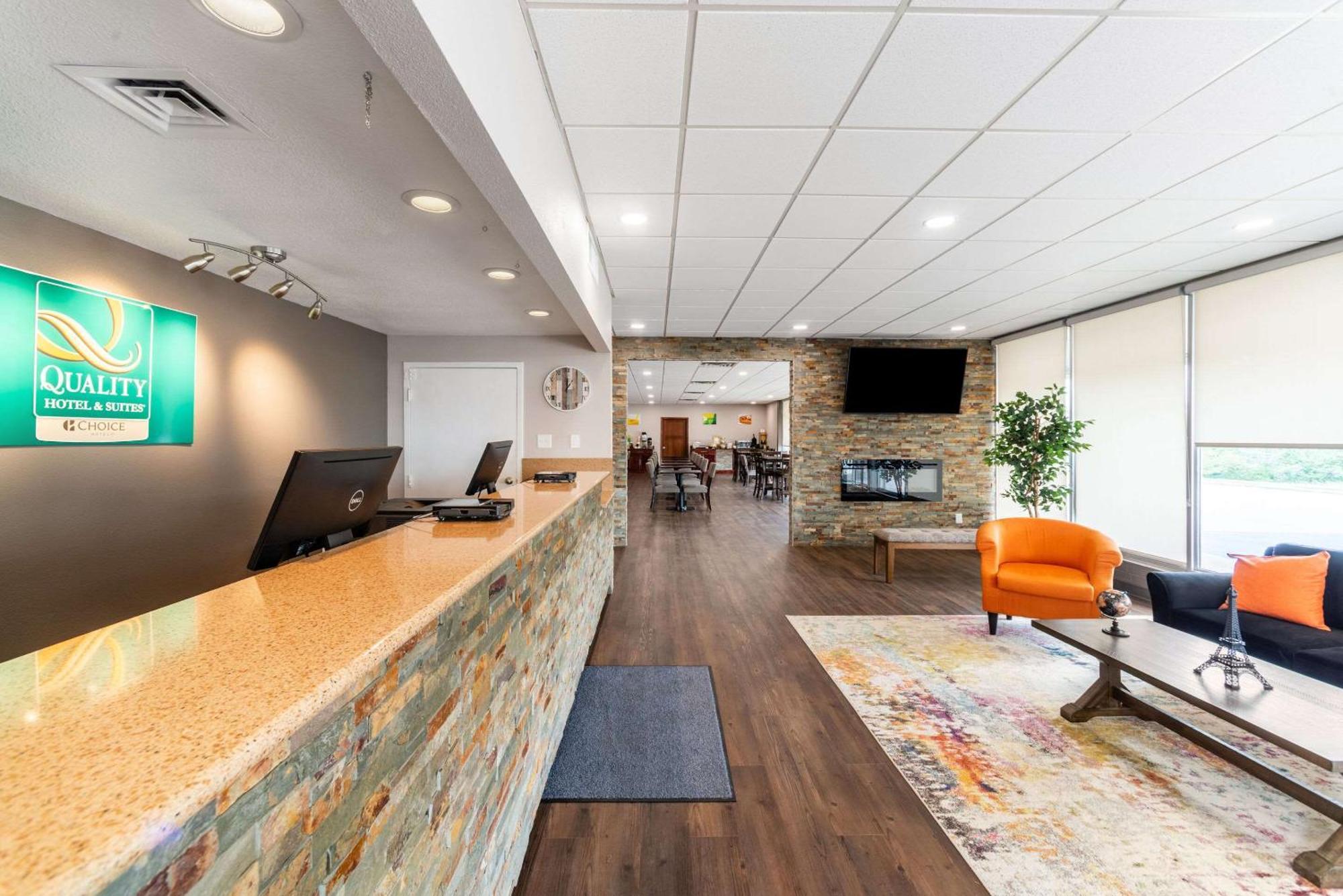 Quality Inn & Suites Vandalia Near I-70 And Hwy 51 외부 사진