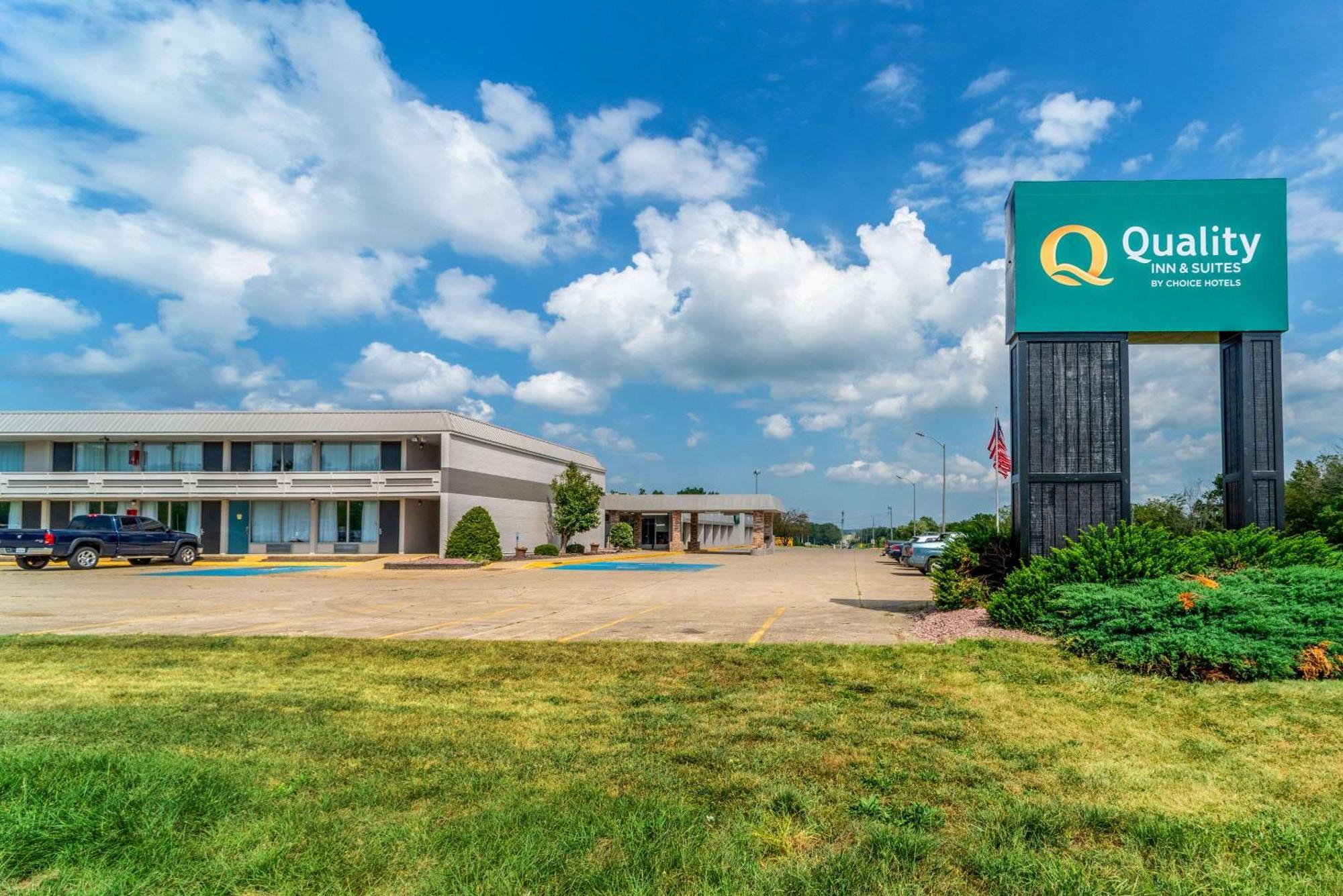Quality Inn & Suites Vandalia Near I-70 And Hwy 51 외부 사진