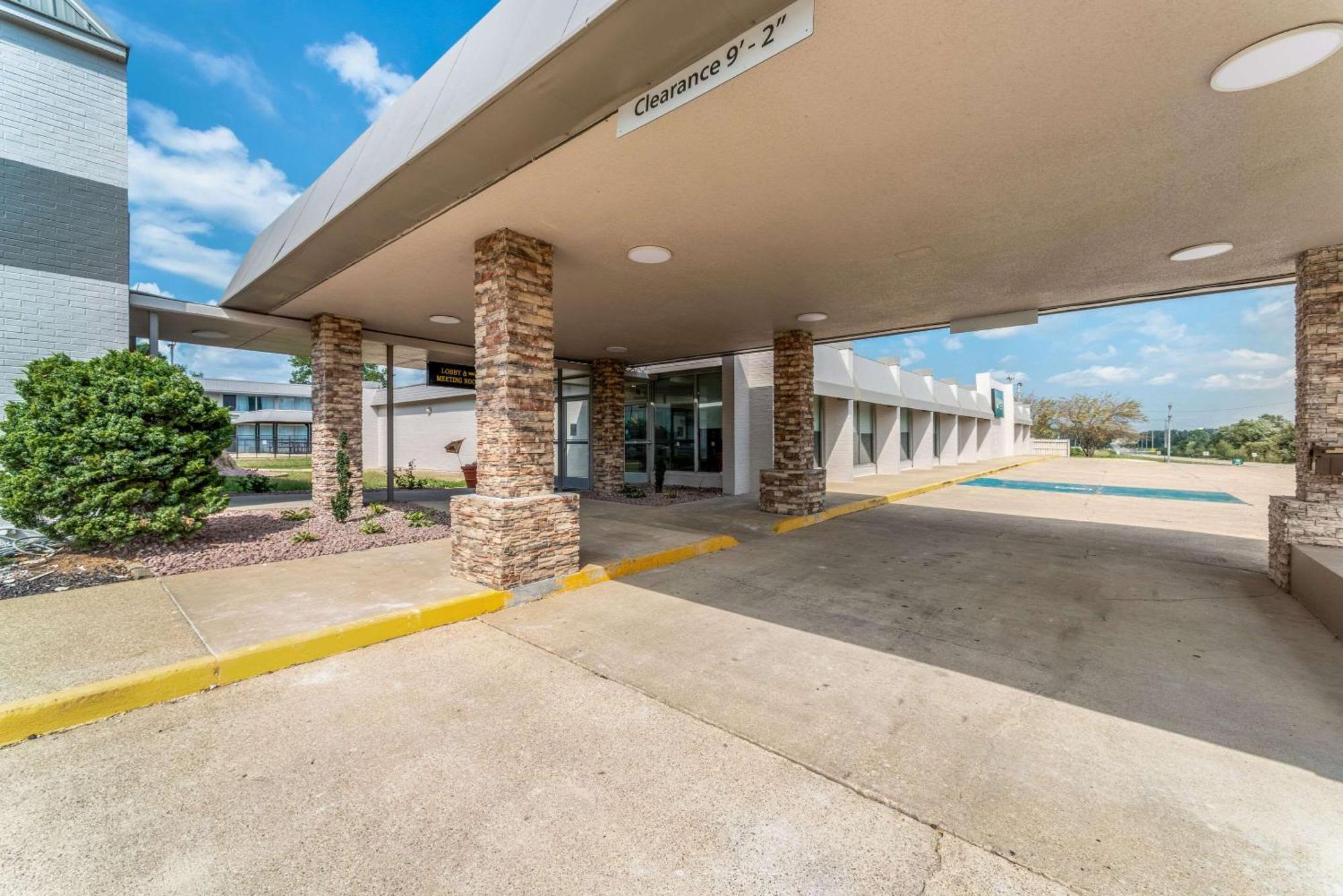 Quality Inn & Suites Vandalia Near I-70 And Hwy 51 외부 사진