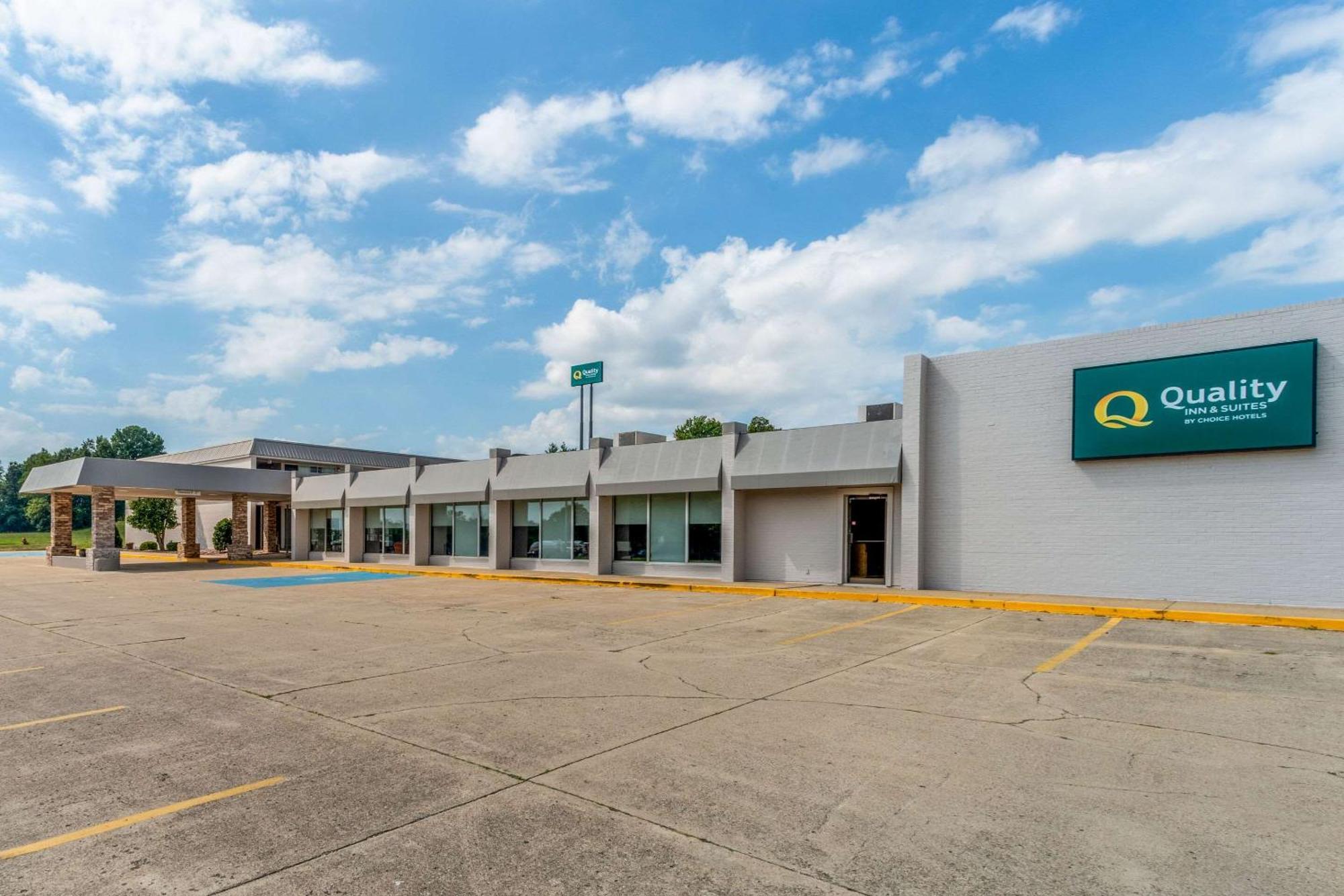 Quality Inn & Suites Vandalia Near I-70 And Hwy 51 외부 사진