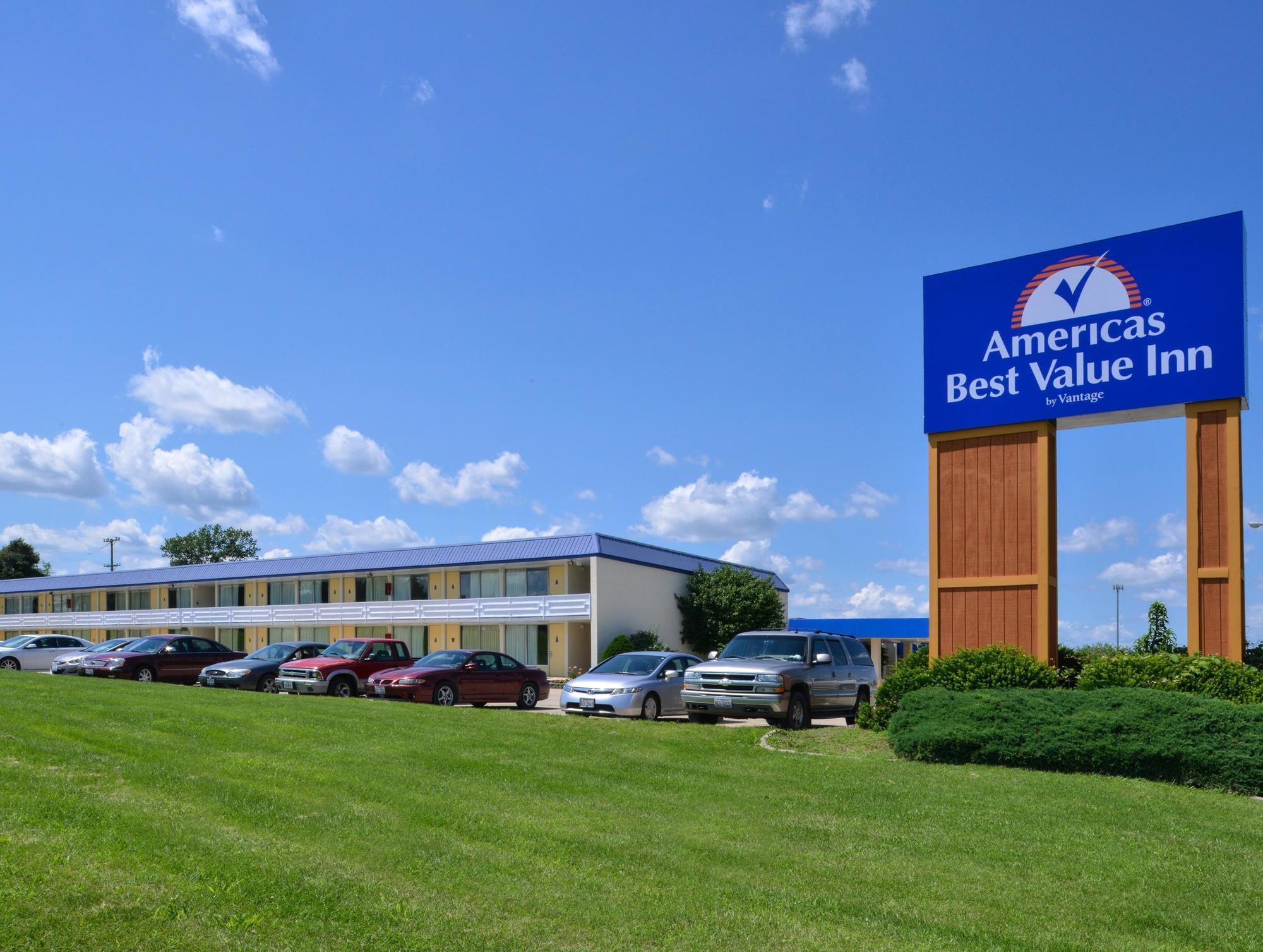 Quality Inn & Suites Vandalia Near I-70 And Hwy 51 외부 사진